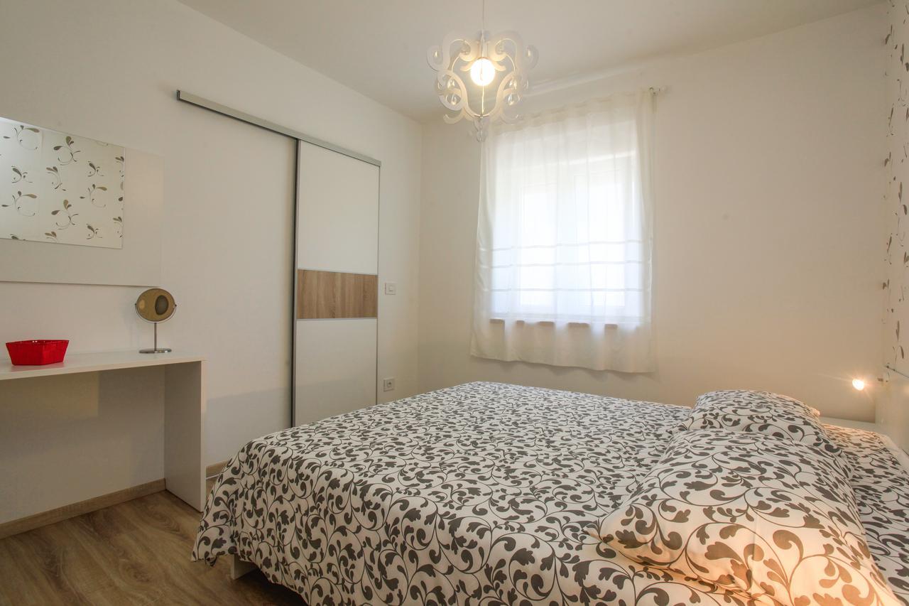 Apartments Fiora Premantura Eksteriør billede